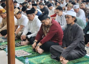 Kapolda Aceh Achmad Kartiko Sholat Ied Di Masjid Babutaqwa Polda Aceh