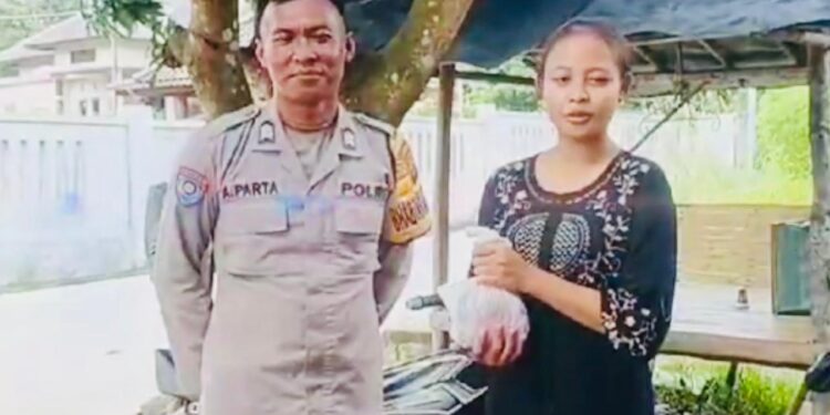 Kerahkan Bhabinkamtibmas, Polda Sumsel Bagikan Daging Kurban Hingga Ke Masyarakat Pelosok