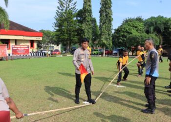 Semarak HUT Bhayangkara Ke-78, Polres Banyuasin Mengadakan Lomba Tarik Tambang