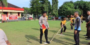 Semarak HUT Bhayangkara Ke-78, Polres Banyuasin Mengadakan Lomba Tarik Tambang