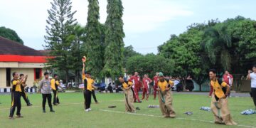 Wakapolres Banyuasin Buka Perlombaan Balap Karung Dan Tarik Sarung Berlangsung Meriah