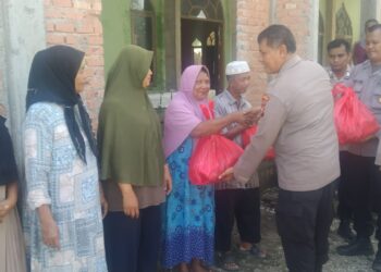 HUT Bhayangkara Ke-78, Kapolsek Siak Hulu Pimpin Jum’at Curhat, Bakti Religi Dan Beri Bantuan Sembako