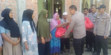 HUT Bhayangkara Ke-78, Kapolsek Siak Hulu Pimpin Jum’at Curhat, Bakti Religi Dan Beri Bantuan Sembako