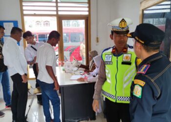 Ditlantas Polda Aceh Cek Urine Pengemudi Angkutan Umum, 5 Orang Positif Amphetamin