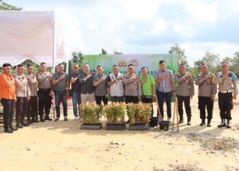 Kapolres Kuansing Pimpin Penanaman Pohon Dalam Rangka Peringatan Hari Bhayangkara ke-78 