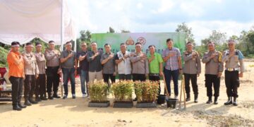 Kapolres Kuansing Pimpin Penanaman Pohon Dalam Rangka Peringatan Hari Bhayangkara ke-78 