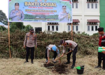 Baksos Hari Bhayangkara Ke-78, Polres Aceh Tengah Gelar Penanaman Pohon, Pembagian Bibit Ketahanan Pangan Dan Beasiswa