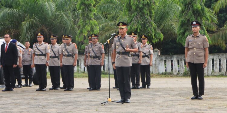 Kapolres Banyuasin Pimpin Upacara Tabur Bunga Dalam Rangka Hari Bhayangkara ke- 78
