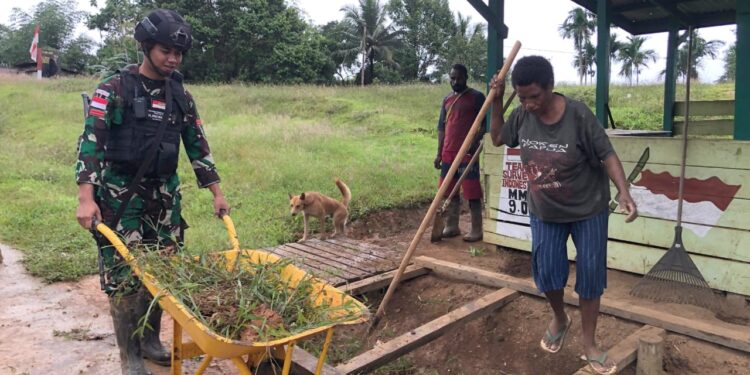 Dengan Gotong Royong Satgas Pamtas Yonif 111/KB Ajak Masyarakat Jaga Kebersihan Lingkungan