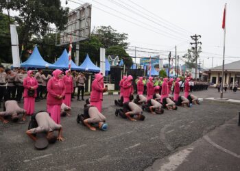 Sujud Syukur 14 Personil Bintara Polres Aceh Tengah Naik Pangkat