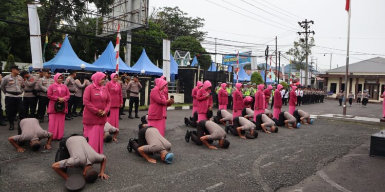 Sujud Syukur 14 Personil Bintara Polres Aceh Tengah Naik Pangkat