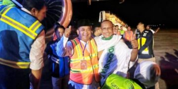 PJ. BUPATI ASRA LEPAS JCH KLOTER 9 ACEH HINGGA KE PINTU PESAWAT