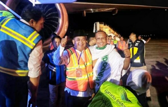 PJ. BUPATI ASRA LEPAS JCH KLOTER 9 ACEH HINGGA KE PINTU PESAWAT