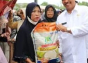 PJ Walikota Lhokseumawe A.Hanan Buka Pasar Pangan Murah Jelang Idul adha 1445 H