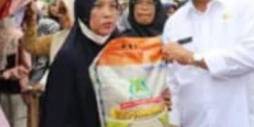 PJ Walikota Lhokseumawe A.Hanan Buka Pasar Pangan Murah Jelang Idul adha 1445 H