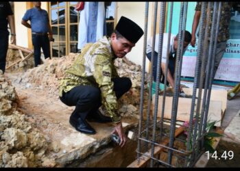 Pj Walikota Langsa Syaridin Melaksanakan Peletakan Batu Pertama Renovasi, Mesjid Beras Nurul Qur’an.