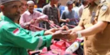 Pemerintah kota Lhokseumawe Menyerahkan Alat Mesin Pertanian Kepada 13 Kelompok Tani