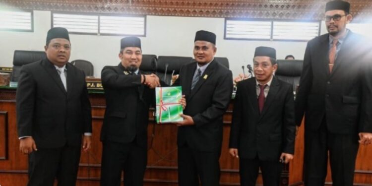 Pj Bupati Muhammad Iswanto Sampaikan Pertanggungjawaban APBK 2023 Ke DPRK Aceh Besar