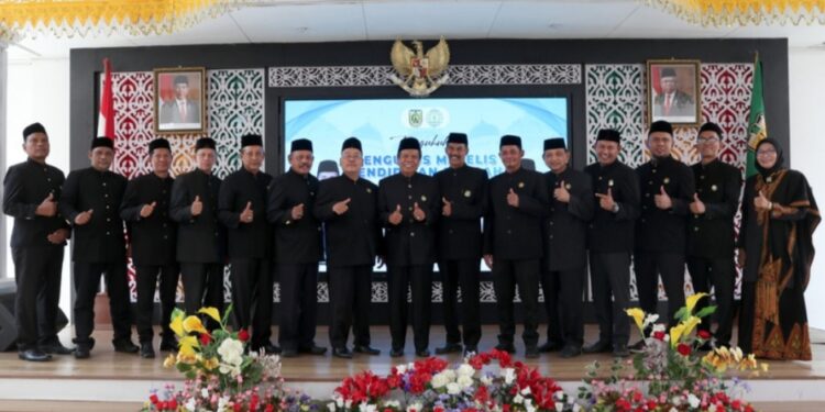 Pj Walikota Amiruddin Lantik Pengurus MPD Kota Banda Aceh