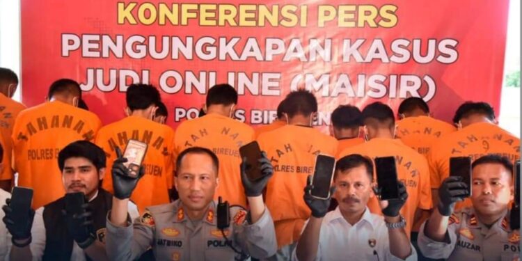 Satreskrim Polres Bireuen Berhasil Tangkap 17 Pelaku Judi Online