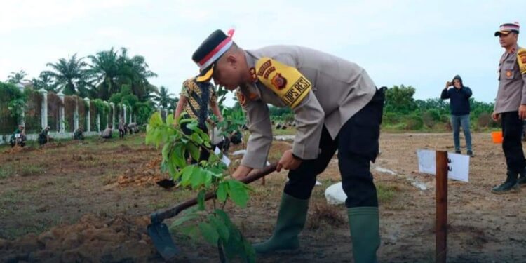 Menyambut HUT Bhayangkara Ke 78, Polres Langsa Gelar Kegiatan Penanaman Pohon