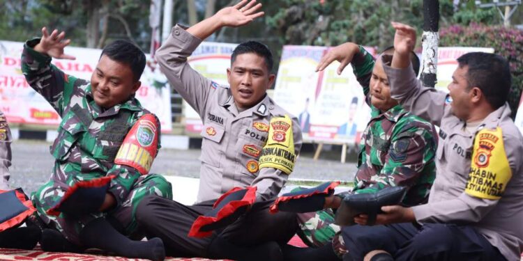 Didong Gayo Tiga Pilar Meriahkan Acara Syukuran Hari Bhayangkara ke- 78 di Polres Bener Meriah