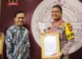 Kapolres Gowa R.T.S Simanjuntak Raih Penghargaan “The Best Performance Leader Of The Year”