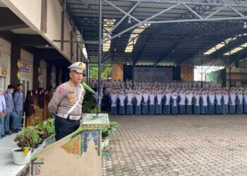 Jadi Pembina Upacara Di SMAN 1 Takengon, Kasat Lantas Sosialisasikan Tertib Berlalulintas Kepada Pelajar