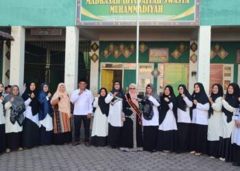 Hari Pertama Anak Masuk Madrasah, Bunda PAUD Aceh Tengah Mengunjungi MIS Muhammadiyah
