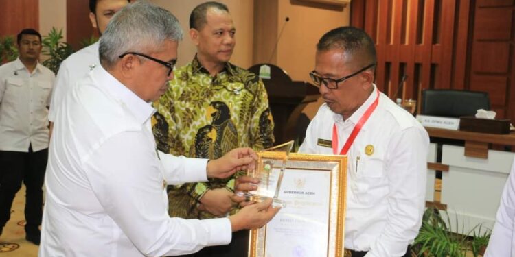 Pemkab Pidie Jaya Terima Penghargaan Percepatan Penyaluran Dana Desa Tahap I