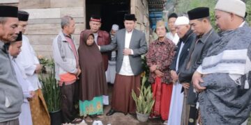Ahad berkah, Pj. Bupati Haili Yoga Santuni Masyarakat Kampung Pondok Gajah
