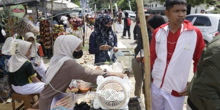 Berkah Popda, Pedagang Kuliner Raup Untung Lebih