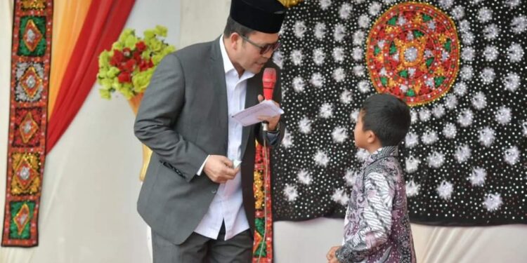 Pepongoten, Tradisi Lisan Dari Tanah Gayo Tutup Acara BKMT Kecamatan Permata