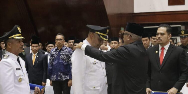 Pj Gubernur Aceh Bustami Hamzah Lantik Amrullah M Ridha Sebagai Pj Bupati Aceh Timur