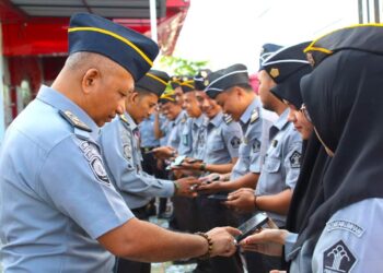 Cegah Judi Online, Plt. Karutan Sigli Lakukan Pemeriksaan Handphone Pegawai 
