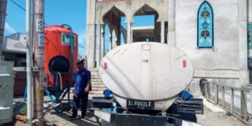 Tanggap Kekurangan Air di Lhoknga, Pemkab Aceh Besar Suplai 16.000 Liter Air Bersih