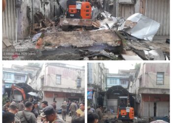 Satpol PP Bersama Tim Gabungan Bongkar Bangunan Melanggar Aturan Di Jalan Pasar 16 Ilir Kota Palembang