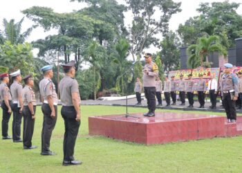 Kapolres Kuansing Pangucap Priyo Soegito Pimpin Upacara Kenaikan Pangkat 27 Personil