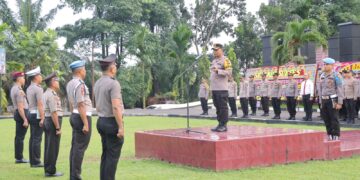 Kapolres Kuansing Pangucap Priyo Soegito Pimpin Upacara Kenaikan Pangkat 27 Personil