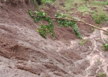 Kapolres Gowa R.T.S Simanjuntak Tinjau Lokasi Bencana Tanah Longsor Di Desa Tabbinjai