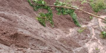 Kapolres Gowa R.T.S Simanjuntak Tinjau Lokasi Bencana Tanah Longsor Di Desa Tabbinjai