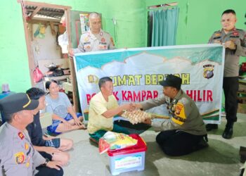 Salut.., konsisten laksanakan Jumat Berkah Iptu Irwan Fikri Sambangi Masyarakat Ekonomi Lemah