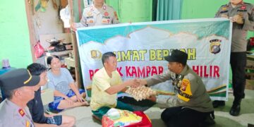 Salut.., konsisten laksanakan Jumat Berkah Iptu Irwan Fikri Sambangi Masyarakat Ekonomi Lemah