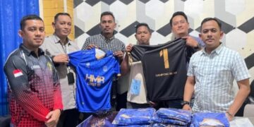Beri Dukungan ke Pemuda Desa Setempat, Lapas Idi Berikan Bantuan Baju Sepakbola
