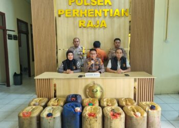 Polsek Perhentian Raja Tangkap Pelaku Penyelewengan BBM Subsidi, 13 Jerigen Solar Diamankan 