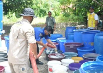 Siaga Kekeringan, 14 Mobil Tanki Salurkan Air Bersih Untuk Masyarakat Lhoknga
