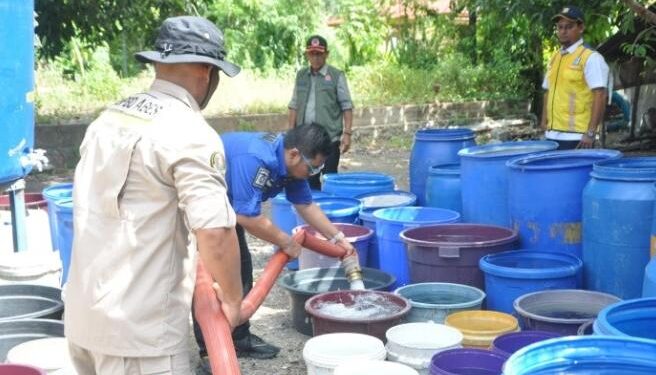 Siaga Kekeringan, 14 Mobil Tanki Salurkan Air Bersih Untuk Masyarakat Lhoknga