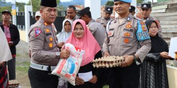 Polres Aceh Tengah Salurkan 20 Paket Sembako Pada Warga Blang Gele Kurang Mampu Dilanjutkan Jumat Curhat