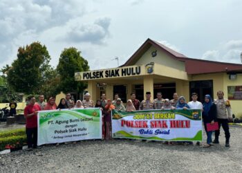 Jumat Curhat Dan Berkah, Polsek Siak Hulu Bersama PT. ABL Salurkan Sembako Pada Warga Kurang Mampu