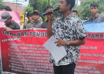 Mahasiswa Dan Puluhan Pemuda Aceh Singkil Unjuk Rasa Di PT Socfindo Medan